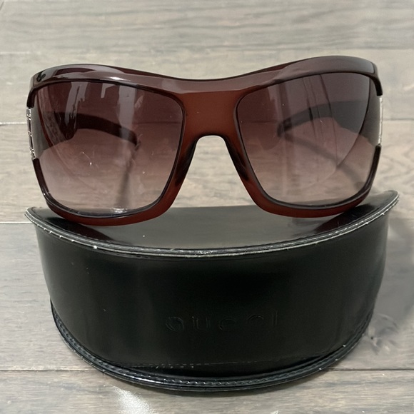 Y2K Vintage Gucci Sunglasses with Case - Picture 3 of 9